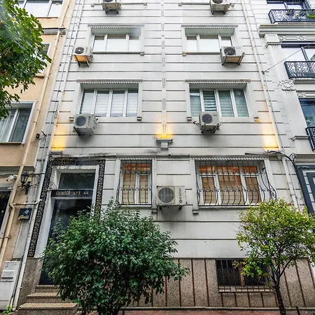 Apartment In The Center Of Taksim And Galataport Istanbul